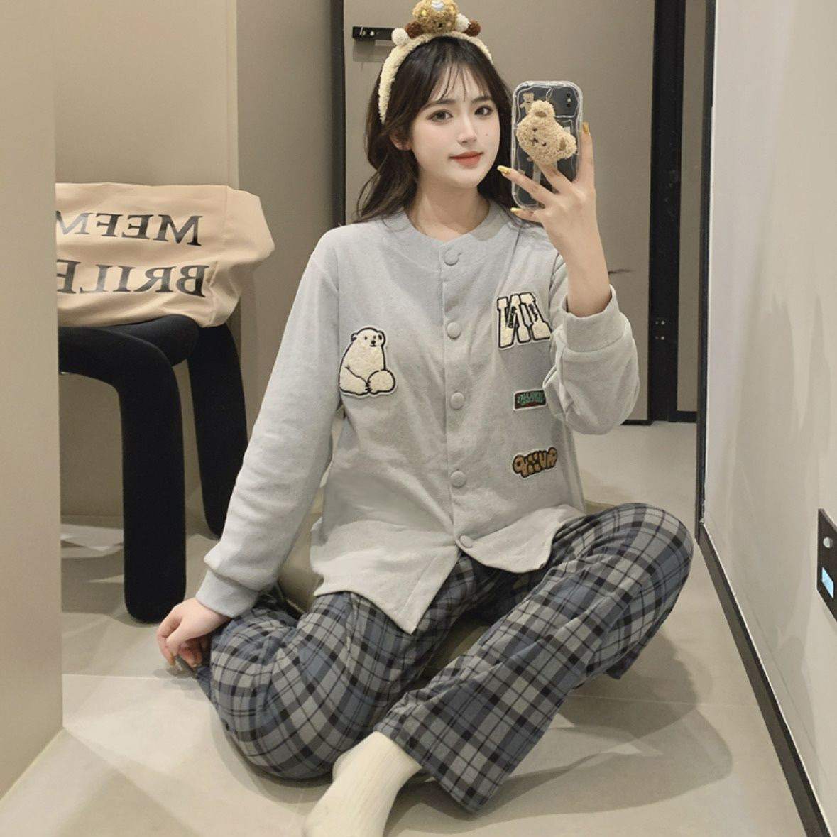 7354#Light gray polar bear