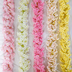 桜の藤条の造花のつるのプラスチックの花の絹の花のエアコンの水のパイプをまねて室内の天井の装飾を遮ります。