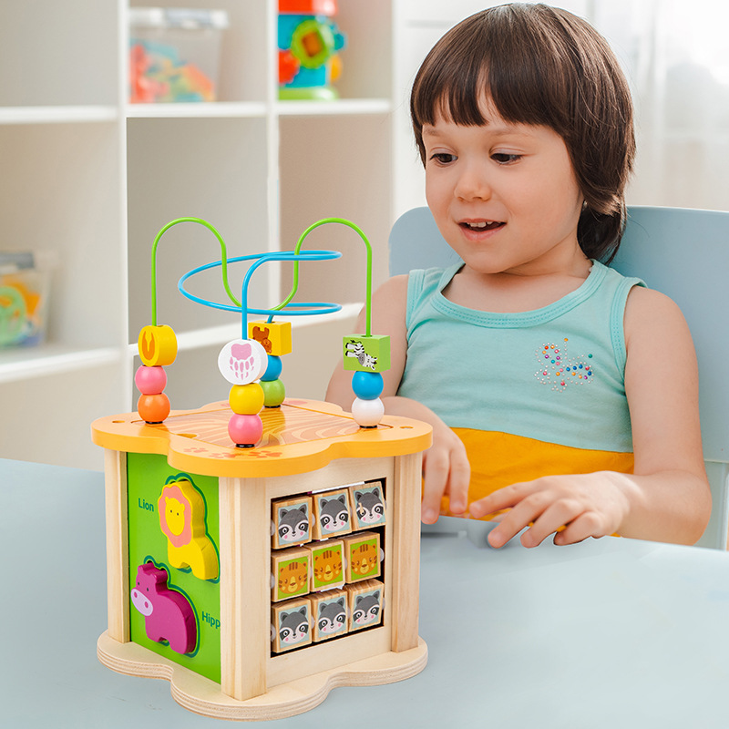 Caja de tesoro de juego de cuentas de cuatro lados multifuncional de madera para niños juguetes educativos de educación temprana a juego con forma infantil