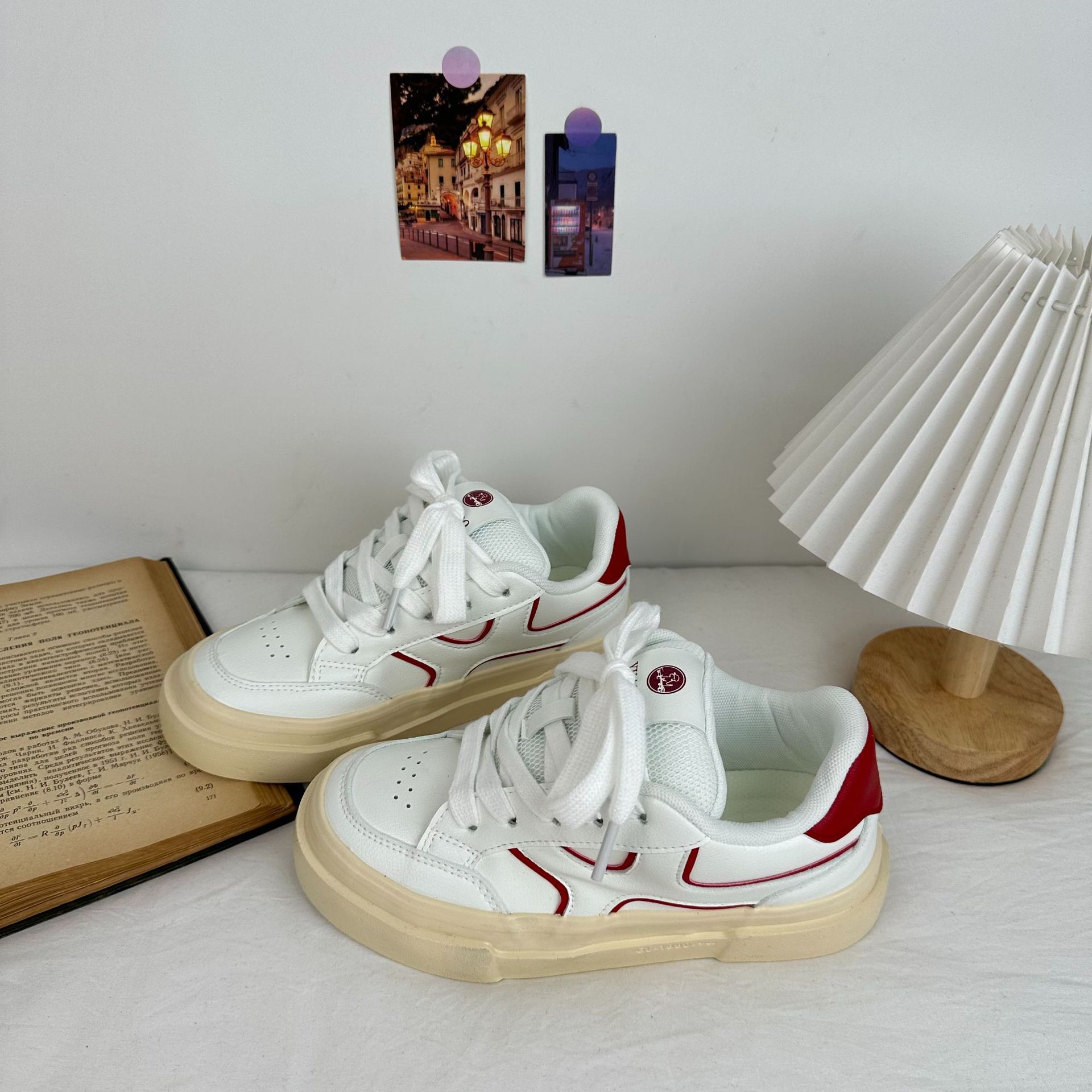Yuanbo puerto frente a lazos zapatos de skate zapatos deportivos casuales coreanos versátiles zapatos de mujer 2025 nuevos zapatos blancos para mujeres