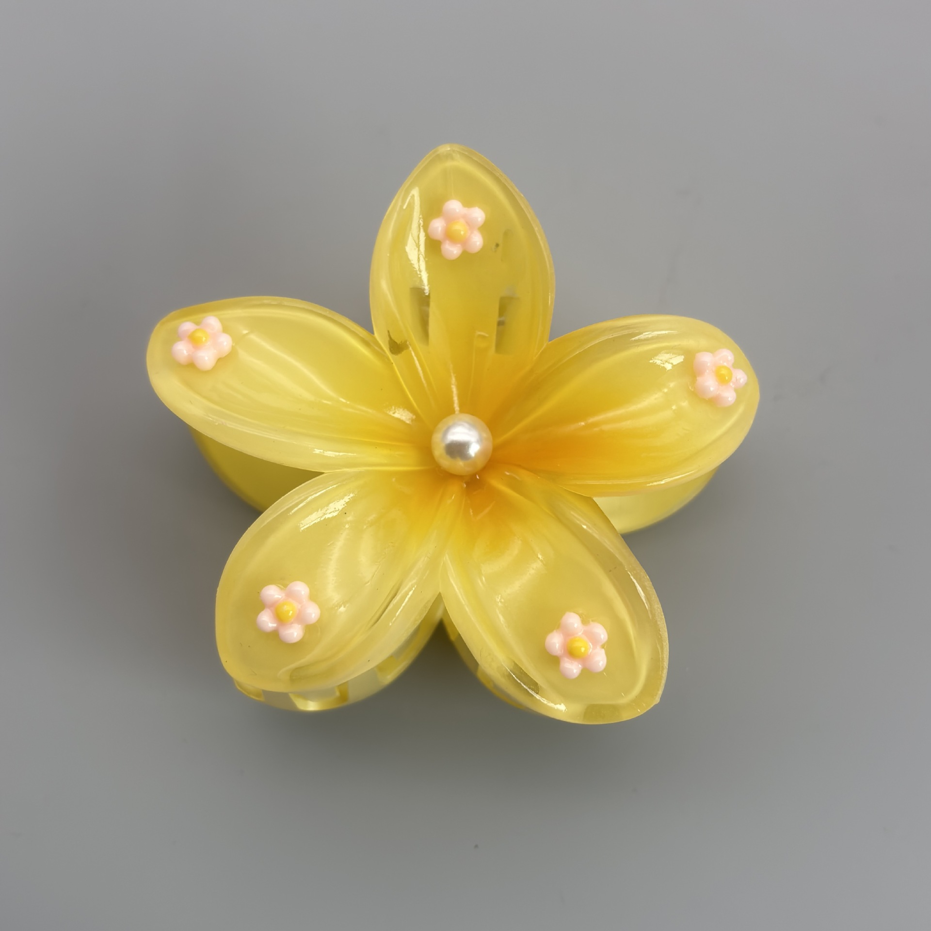 Pinza de pelo acrílica con flor de plumeria para mujer, accesorio de alta gama, pinza de tiburón, pinza de pelo cruzada para el verano.