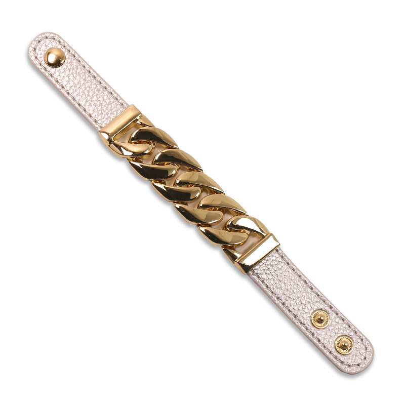 Bracciale in pelle PU tinta unita con personalità europea e americana, tendenza della personalità punk, foto di strada casual e neutra_voghion.com