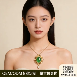 玛雅绿翡翠吊坠天然A货翡翠大蛋面吊坠冰种24K黄金项链工厂批发