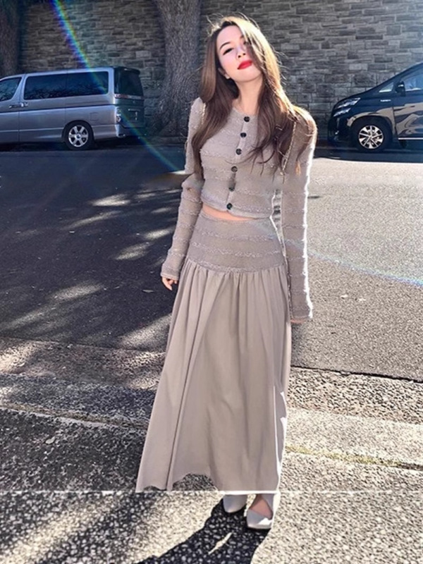 私享时刻 条纹针织上衣长半裙休闲两件套装女2025秋新款 一件代发|undefined