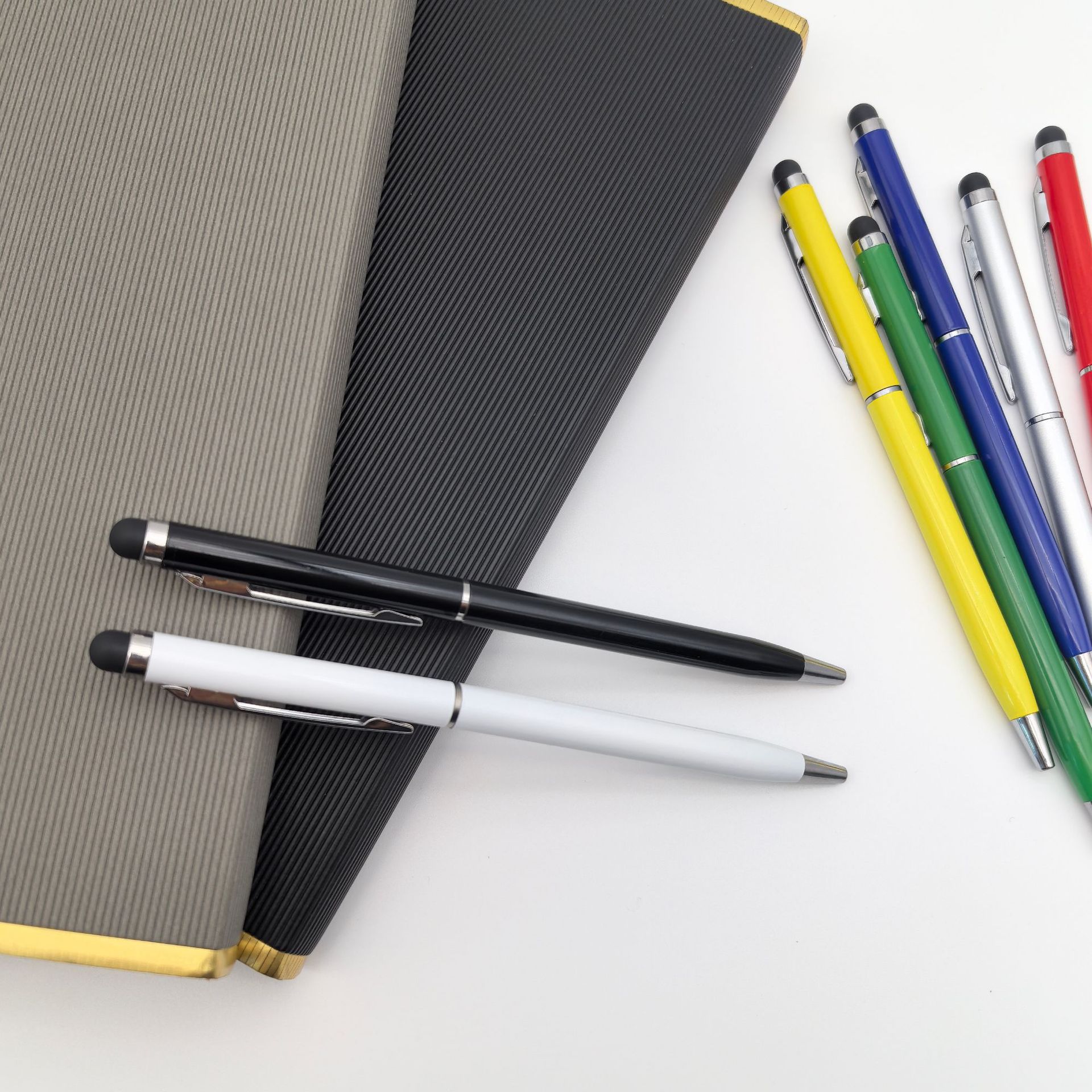 Fabricante mayorista de pluma de condensador de publicidad de metal personalizada pequeña pantalla táctil Gauss pluma de bolas de publicidad de eventos comerciales pluma de regalo