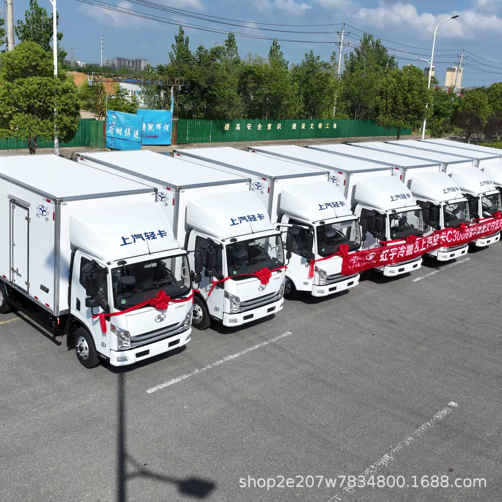 蓝牌4.2米冷藏车 上汽跃进C300国六瓜果蔬菜冷链保温车 C证可开