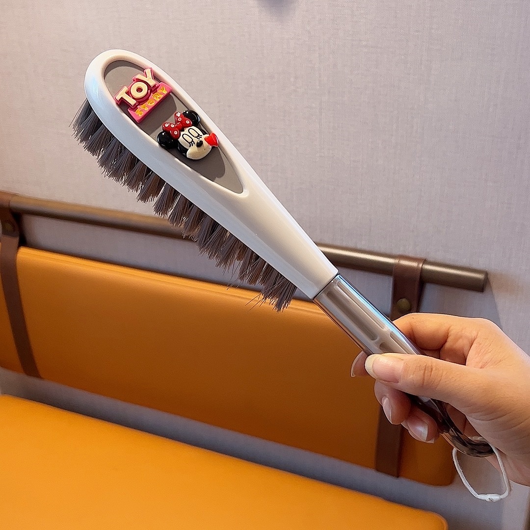 흰색 작은 미니 침대 브러시