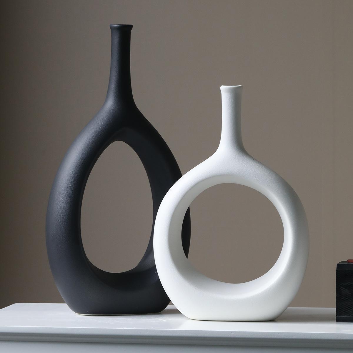 Nordic Ceramic Vase Wholesale ins Style Small Mouth Ornaments Living Room Flower Arranging Light Luxury High Sense Creative Hydroponic Flower Apparatus