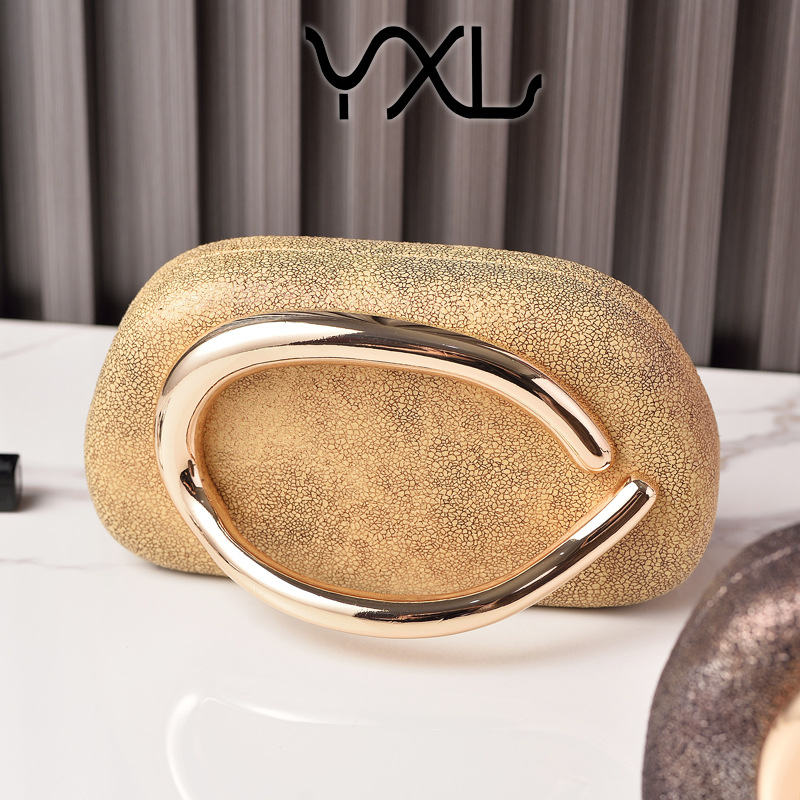 2025 nuevo bolso de cena de mango de metal retro de venta caliente transfronterizo embrague de PU degradado sentido de alta gama europeo y americano