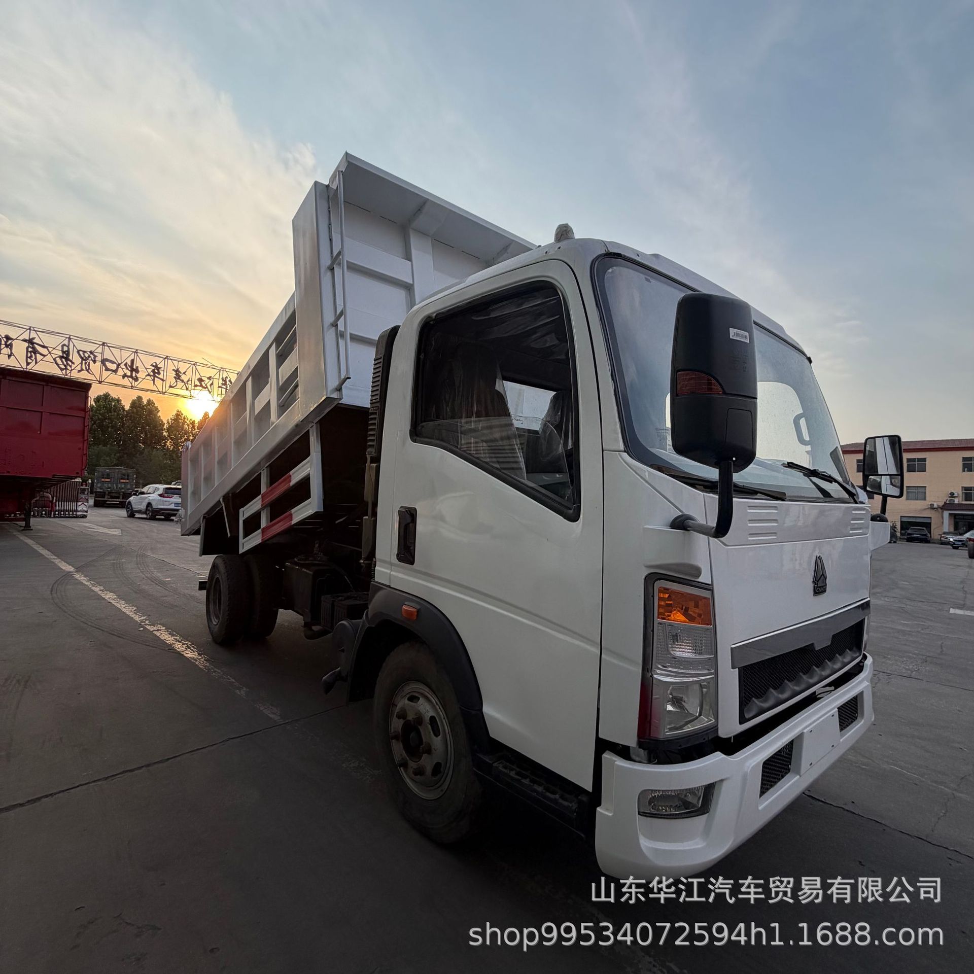 Howo Dump Truck, Small Dump Truck, 4*2 Dump Truck for Transporting Soil and Gravel, 5-Ton and 10-Ton Dump Truck, Small Dump Truck
