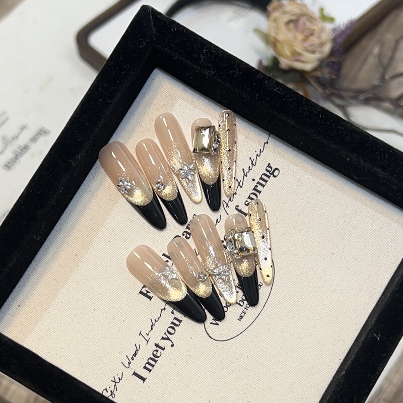 Pure hand-worn armour high-grade golden catchlight cat's eye nail art black French flash zircon diamond fake nail piece