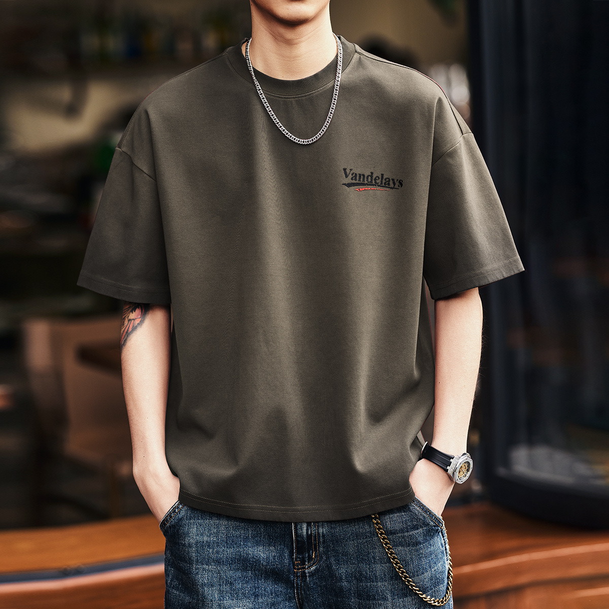 оливково-зеленый