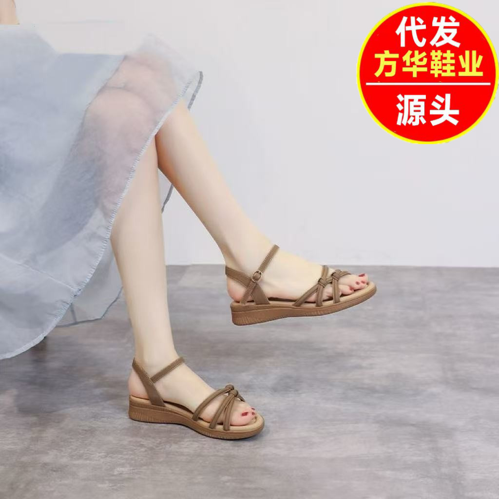 2026 verano nuevo estilo de moda casual sandalias romanas de suela suave para mujeres hebilla de talón grueso sandalias de suela plana