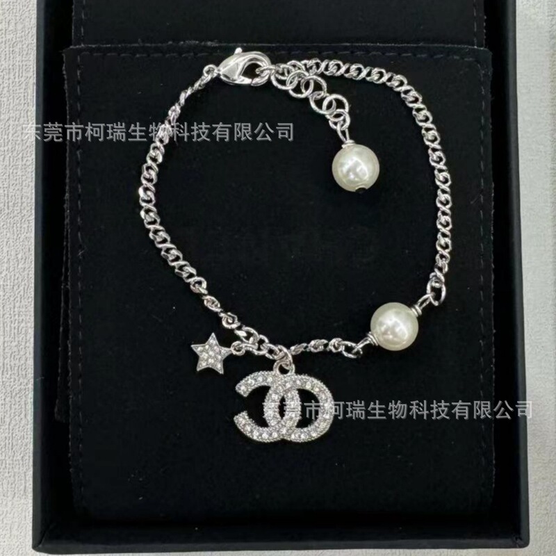 High-End Version of the Chanel Double C Star Bracelet with Rhinestones, Fashionable and Classic Jewelry for Women High-End Version of the Chanel Double C Star Bracelet with Rhinestones, Fashionable and Classic Jewelry for Women