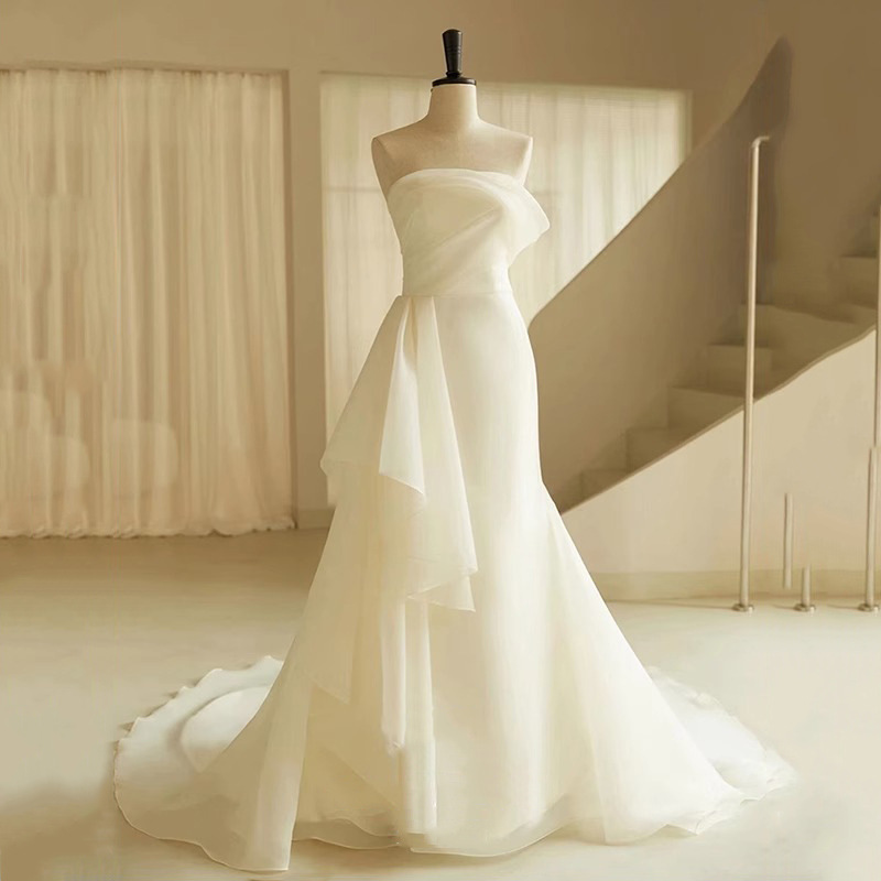 Light Wedding Dress for Brides, 2026 New Spring Style, Strapless with a Small Train, White Textured Main Wedding Gown, Light Wedding Dress for Going Out