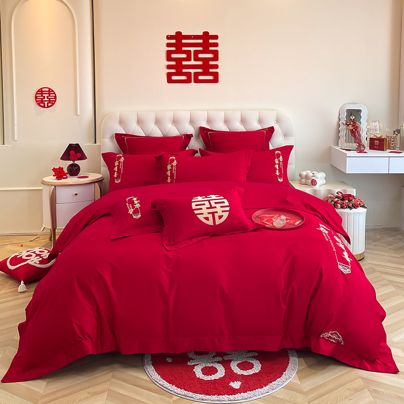 Una clase de madres y bebés de algodón de boda cuatro piezas grandes sábanas bordadas rojas chinas cubierta de cama de boda