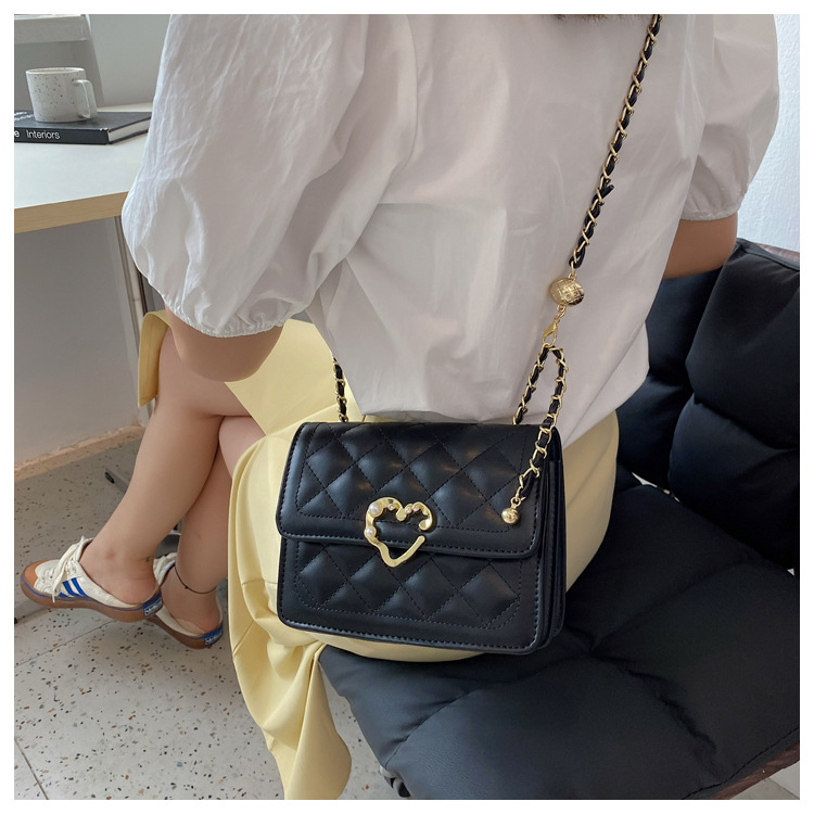 Wholesale Color Heart Shape Buckle Fashion Rhombus Messenger Bag Nihaojewelry display picture 5