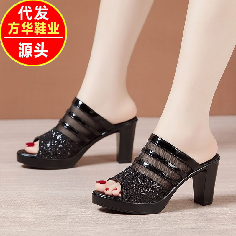 2026 primavera y verano nuevo tamaño de moda casual grueso piso impermeable zapatillas de pez de moda zapatillas de mujer