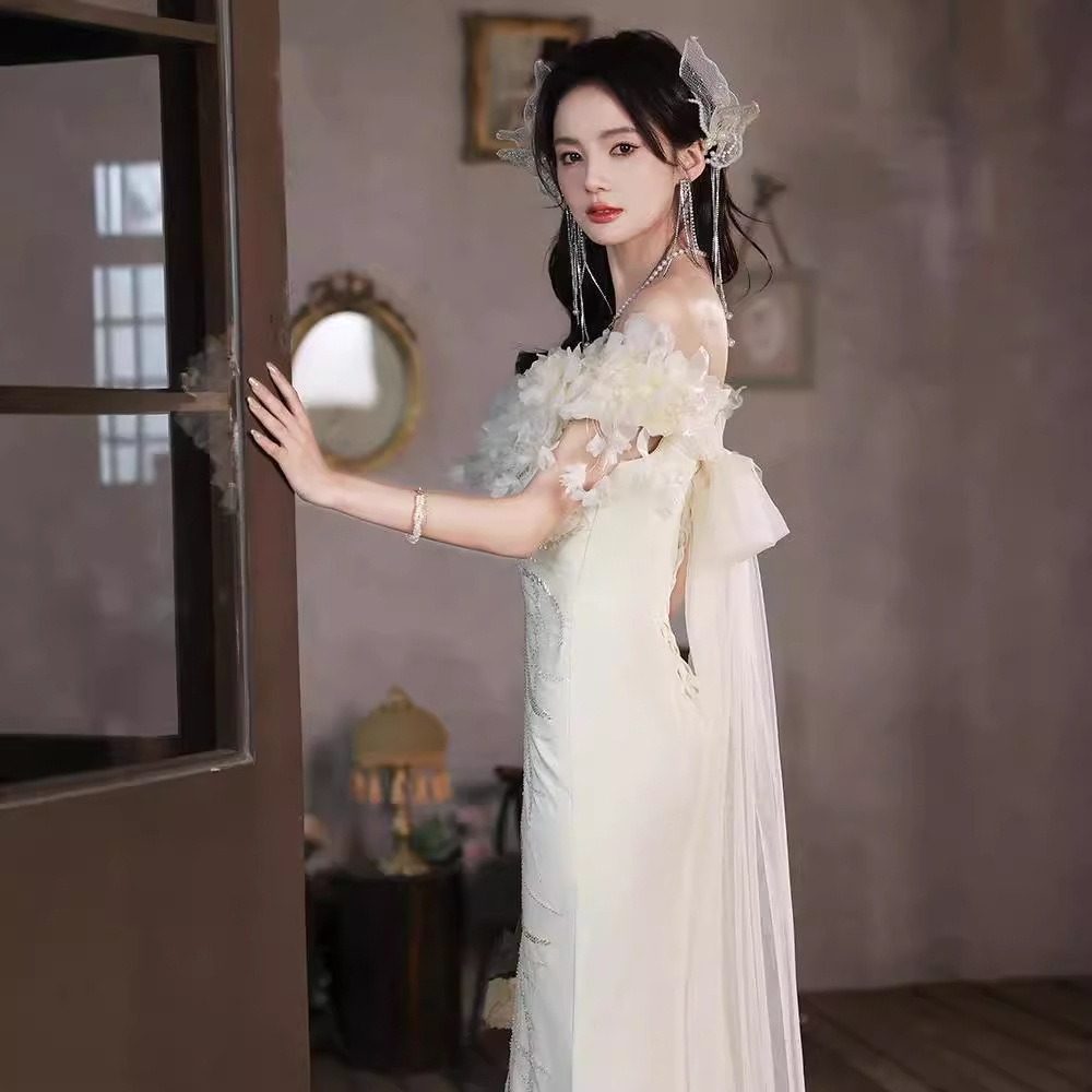 Vestido de noche súper elegante, estilo de lujo ligero, nuevo modelo 2025, vestido de fiesta con un solo hombro y cola de pez, elegante y de estilo transfronterizo, blanco.