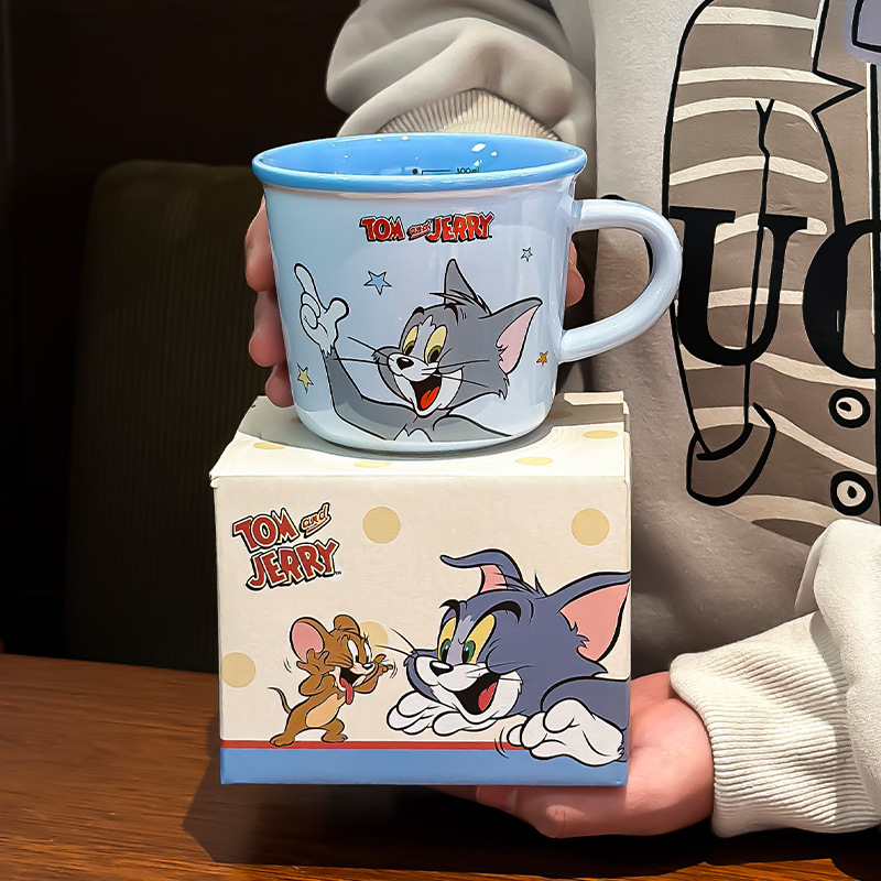 Gato y ratón tazas de marca de dibujos animados encantadores copas de agua tazas de cerámica domésticas tazas de café de oficina de alto valor facial