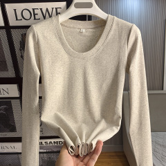 綿質の基礎金の正肩U襟は長袖のtシャツの女性の春と秋冬にやせている上着の低い襟の底のシャツのファッションの卸売りを見せます。