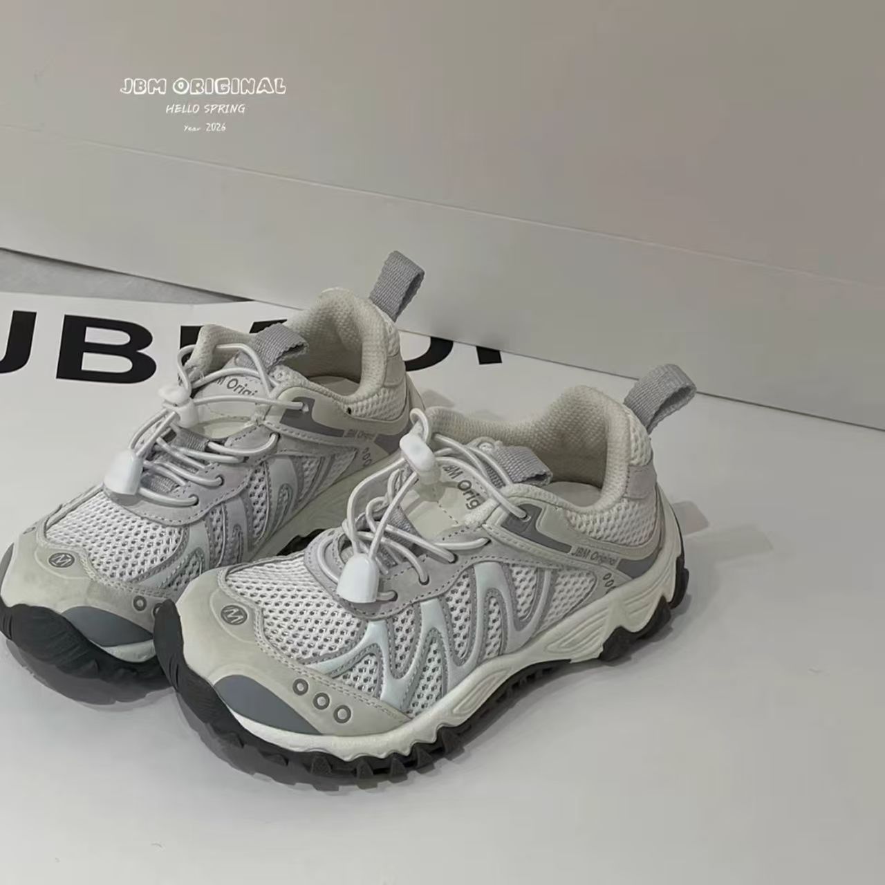 Zapatos infantiles de primavera y otoño 2026 nuevos zapatos de papá suaves para niñas zapatos deportivos casuales para niños zapatos de montaña al aire libre