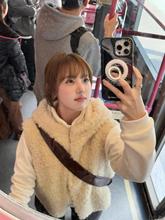 连帽皮毛一体皮草马甲女2025冬新款羊羔毛坎肩背心无袖毛绒外套新