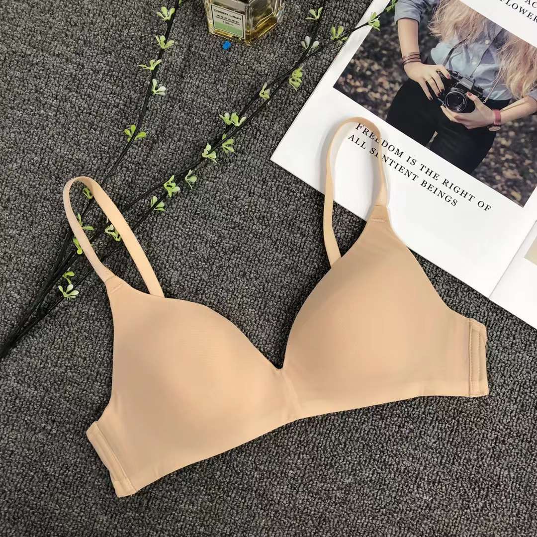 Cruzar la frontera del sudeste de Asia estilo japonés estilo francés cómodo push up francés triángulo taza de ropa interior sin costuras sujetador delgado de las mujeres sin anillo de acero