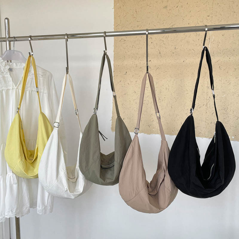 Casual and versatile nylon tote bag, large capacity, new lightweight and simple design, suitable for commuting, fashionable shoulder bag