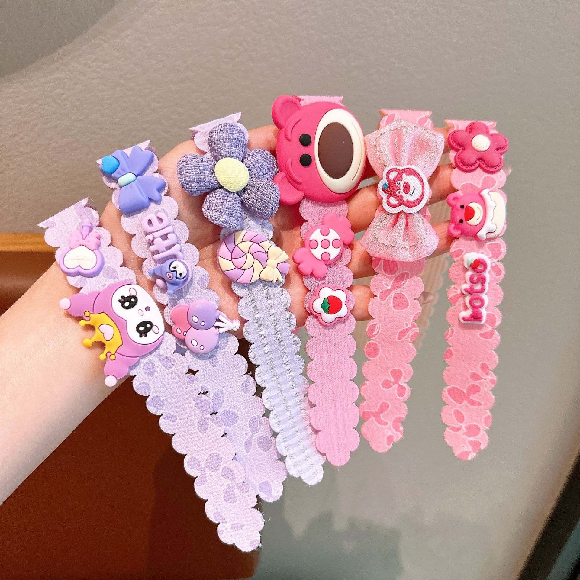Los niños aman los dibujos animados Sanrio publicó un nuevo velcro, pero Koolomi, la cabeza de la niña para terminar los accesorios de pelo