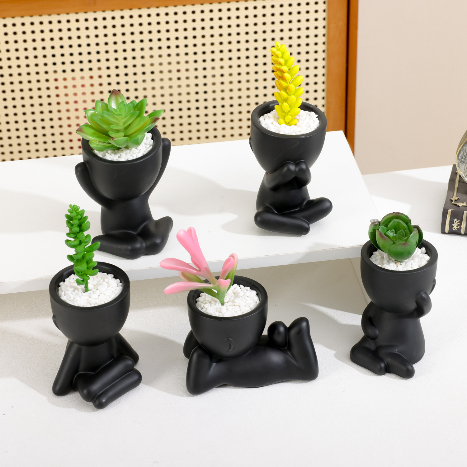 Personajes transfronterizos en maceta decoración de la sala de estar en el viento verde plantación de mesa bonsai casa en maceta puede etiquetarse