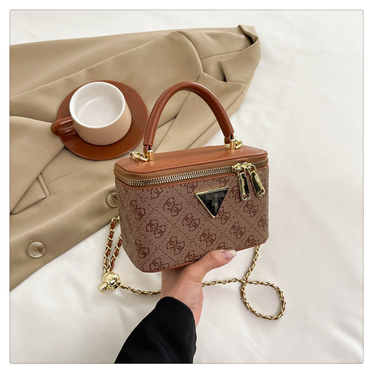 Bolso pequeño con hilo de bordar Lingge Mujer 2025 Nuevo estilo popular Bolso bandolera de cadena salvaje Bolso cuadrado pequeño de moda transfronteriza