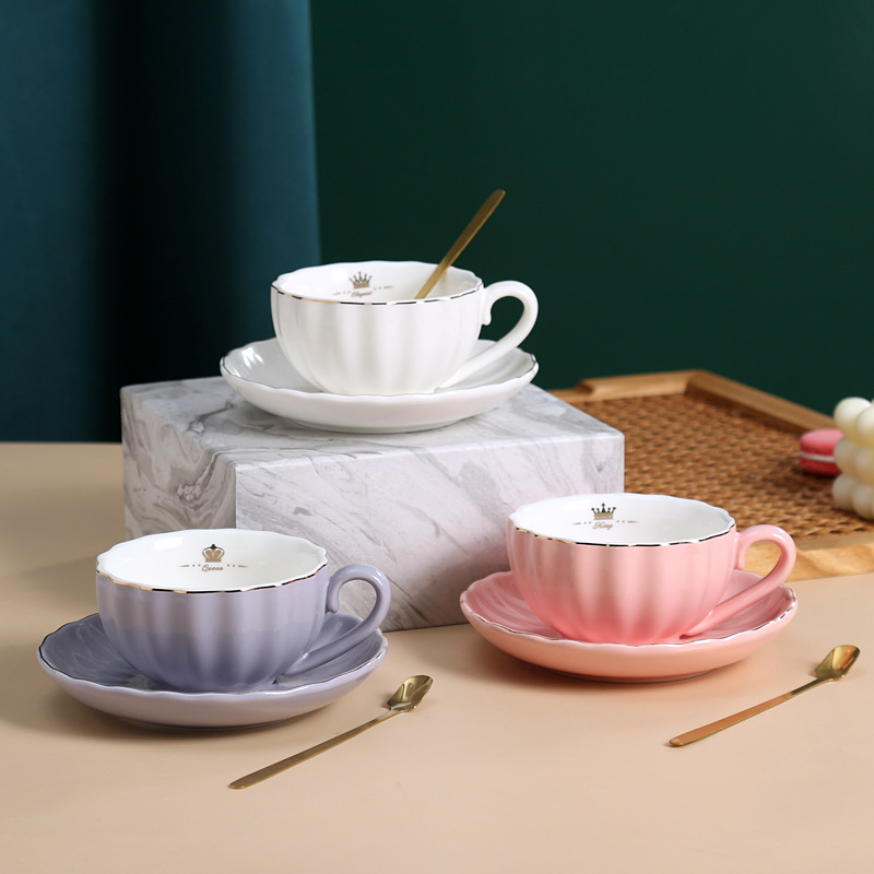 Estilo europeo retro hueso bajo China borde dorado calabaza taza de café y platillo taza de té de cerámica de estilo europeo traje taza de té de gama alta