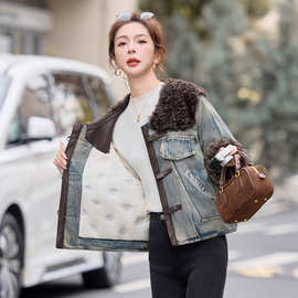 2025冬季新款小个子爆款高级感羊羔毛拼接牛仔羽绒外套女ME59180