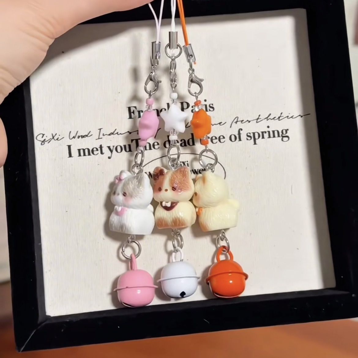 Cute nuevo dulce gatos siamesos cadenas de teléfonos celulares campanas estrellas colgante cartón de dibujos animados estereoscópio gatos bolsos colgante