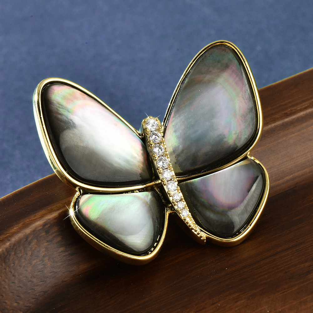 Elegante vlinder broche van parelmoer voor dames reversspeld_voghion.com
