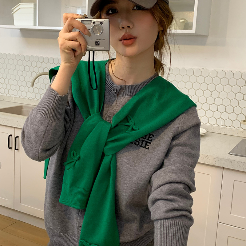 Sopa de punto para mujeres otoño y invierno nuevo arco tridimensional con falda camisa de nudos de cuello pequeño hombro de hombro