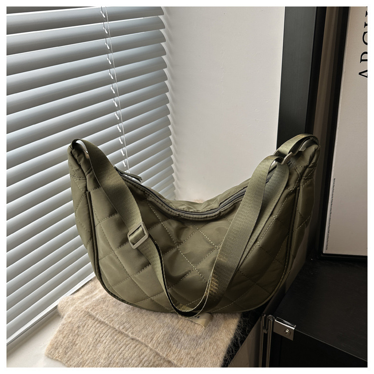 "Stylish large-capacity dumpling bag 2025 New trendy and fashionable niche single-shoulder bag, versatile and simple crossbody bag wholesale. undefined