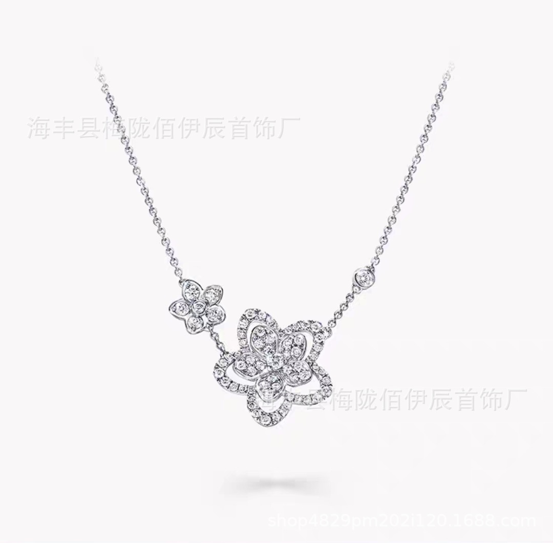 Double flower necklace