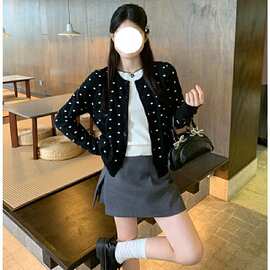 圆领假两件长袖针织毛衣女2025新款秋冬撞色波点开衫上衣