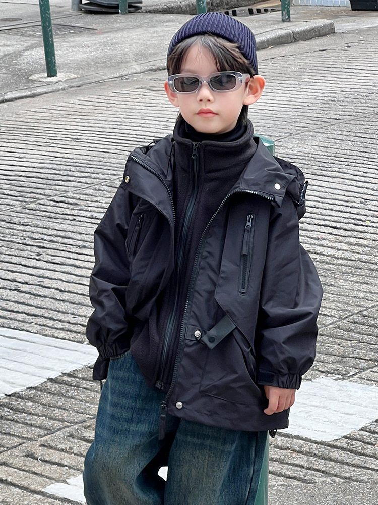 McCoy children's clothing children's coat 2024 winter new Korean version of the big boys and boys three-proof outdoor assault clothing tide