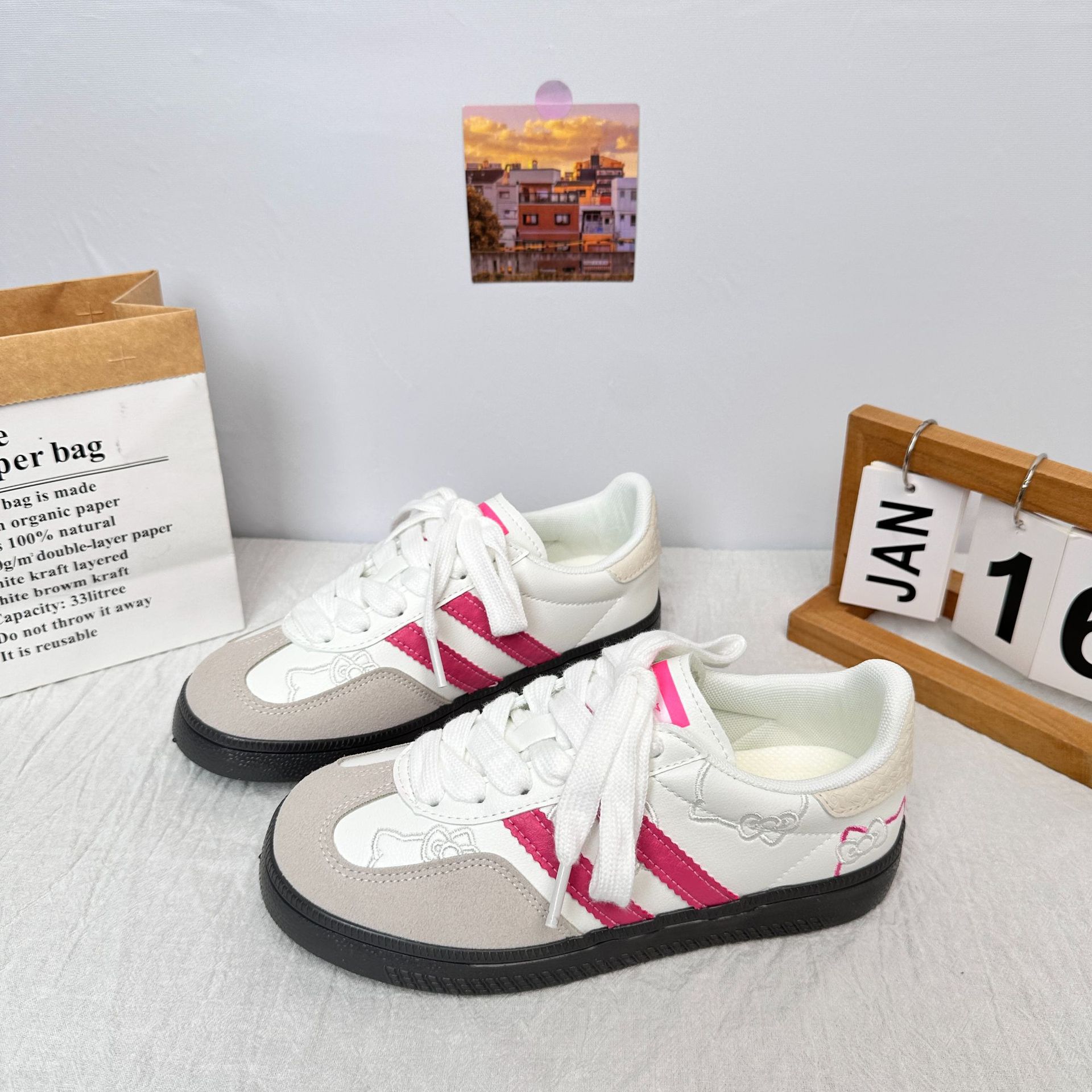 Yuanbo 2025 primavera y verano, el nicho no golpea los zapatos de entrenamiento alemanes, los nuevos zapatos blancos lindos para mujer, los zapatos casuales para mujer