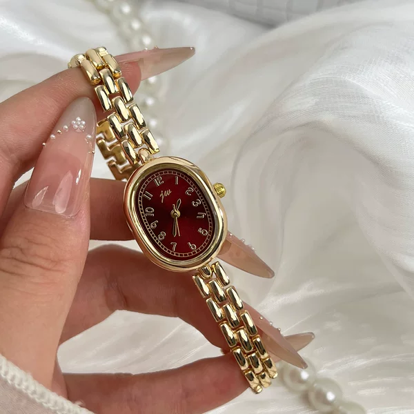 Goldie French-Style Small Gold Oval Quartz Watch with Digital Dial and Steel Band, Retro Light Luxury Commuter Watch, Compact and Simple Retro Design
