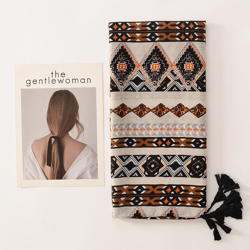 2022 nuevo algodón suave y lino siente bufanda estilo étnico borla larga bufanda de viaje protector solar Toalla de playa chal