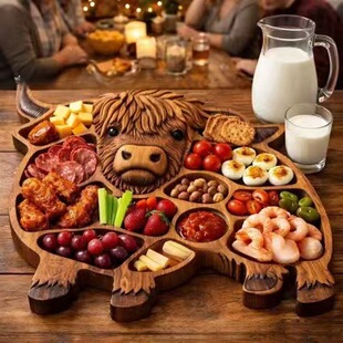 ���R�d��Highland Cow Wooden Charcuterie  Board�ߵ�ţ��ʳ�бP