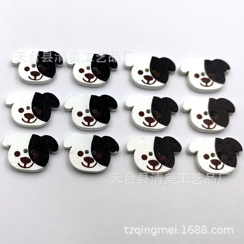 Botones de dibujos animados de madera de fondo blanco de bricolaje pintados de fondo blanco lindo botón de madera de cabeza de perro 50 por paquete