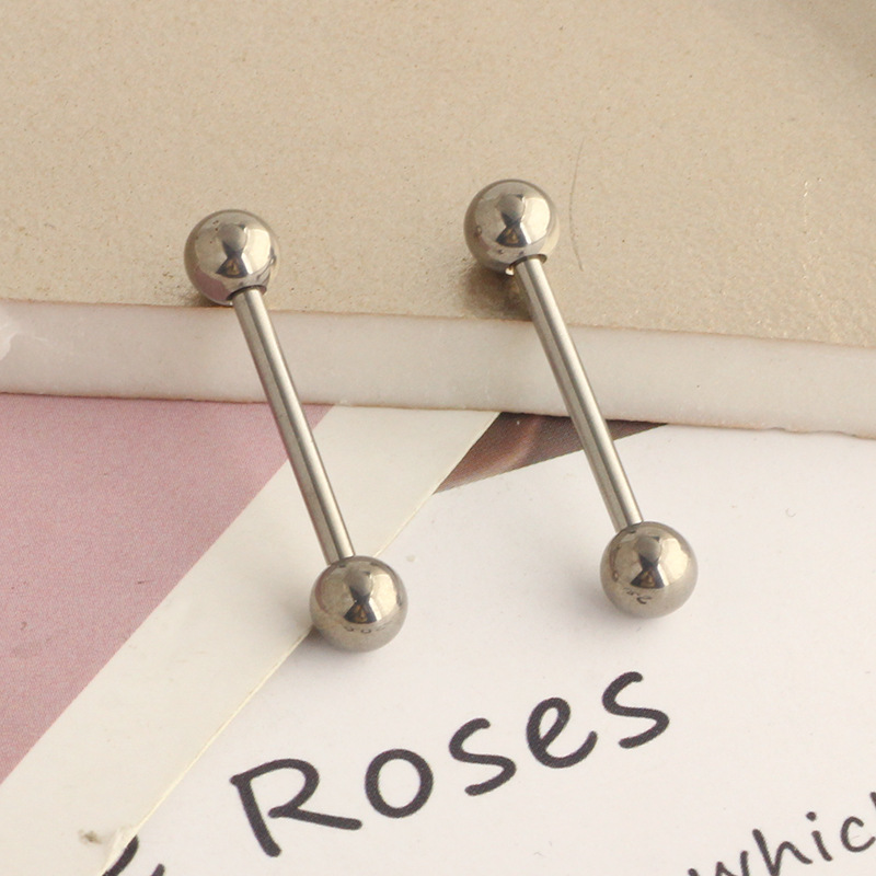 16G labret stud size and finish detail