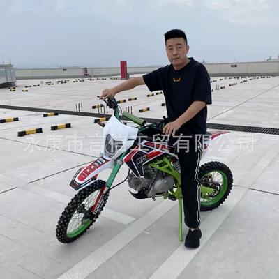 New HSWN125CC gasoline-powered off-road motorcycle, a two-wheeled, four-stroke, off-road vehicle suitable for teenagers and for use on mountain trails (Kross motosiklet mühərrikləri)