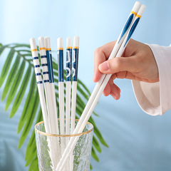 日本式の青瑶の手描きの陶磁器の箸はかびを防ぎます。