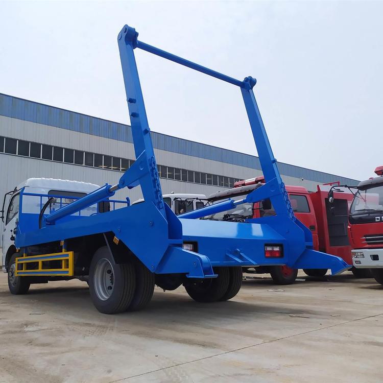 Camión de basura de compresión de brazo oscilante capaz de montar contenedores de basura de 3 - 6 cuadrados en la cola del camión de basura de compresión de brazo oscilante
